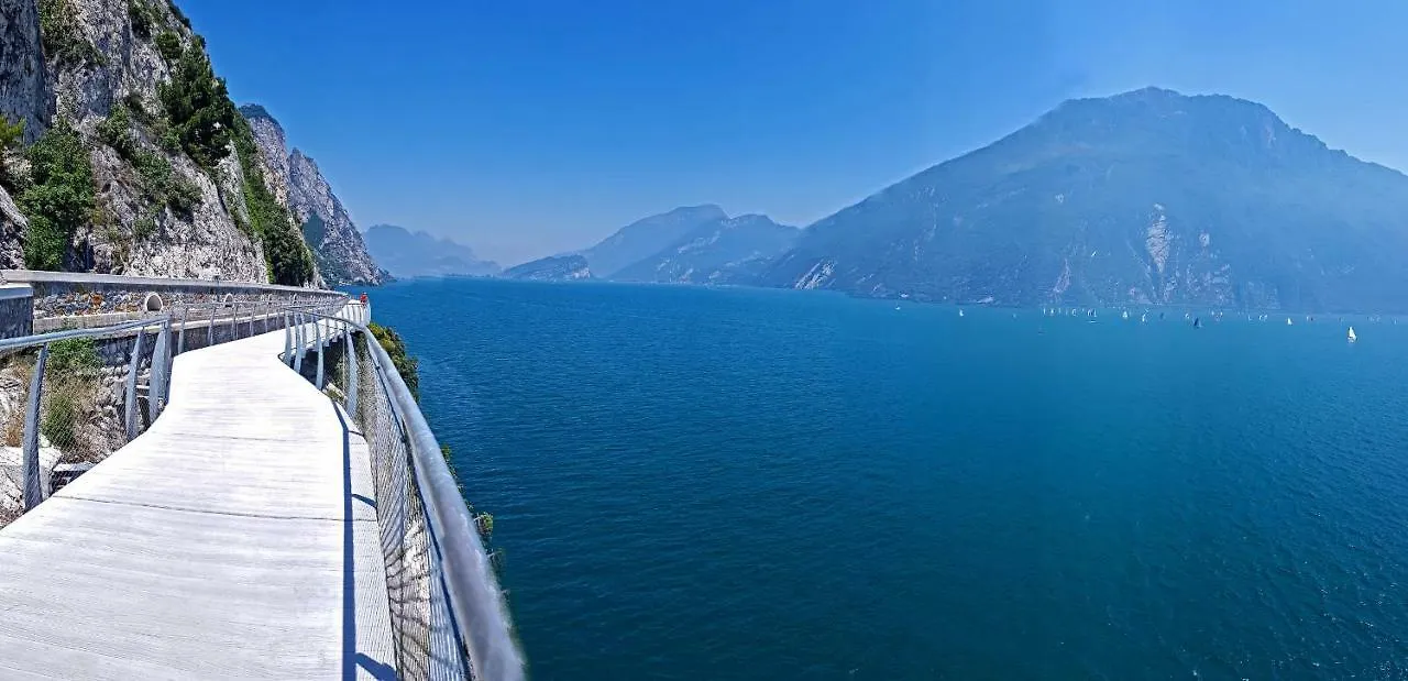 La Quiete 07 Lake View Apartment By Gardadomusmea Tremosine 0*,  Italy