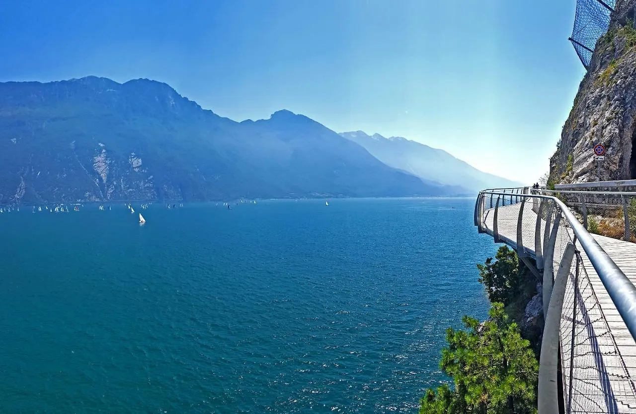 La Quiete 07 Lake View Apartment By Gardadomusmea Tremosine 0*,  Italy